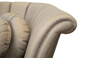 Caprichosa Sofa