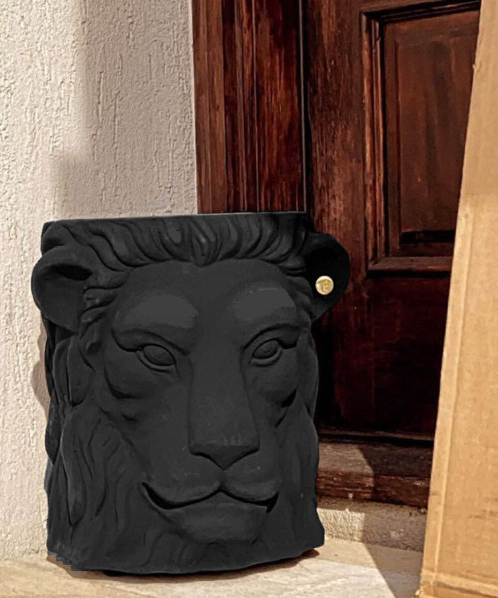 Black Lion Pot Big